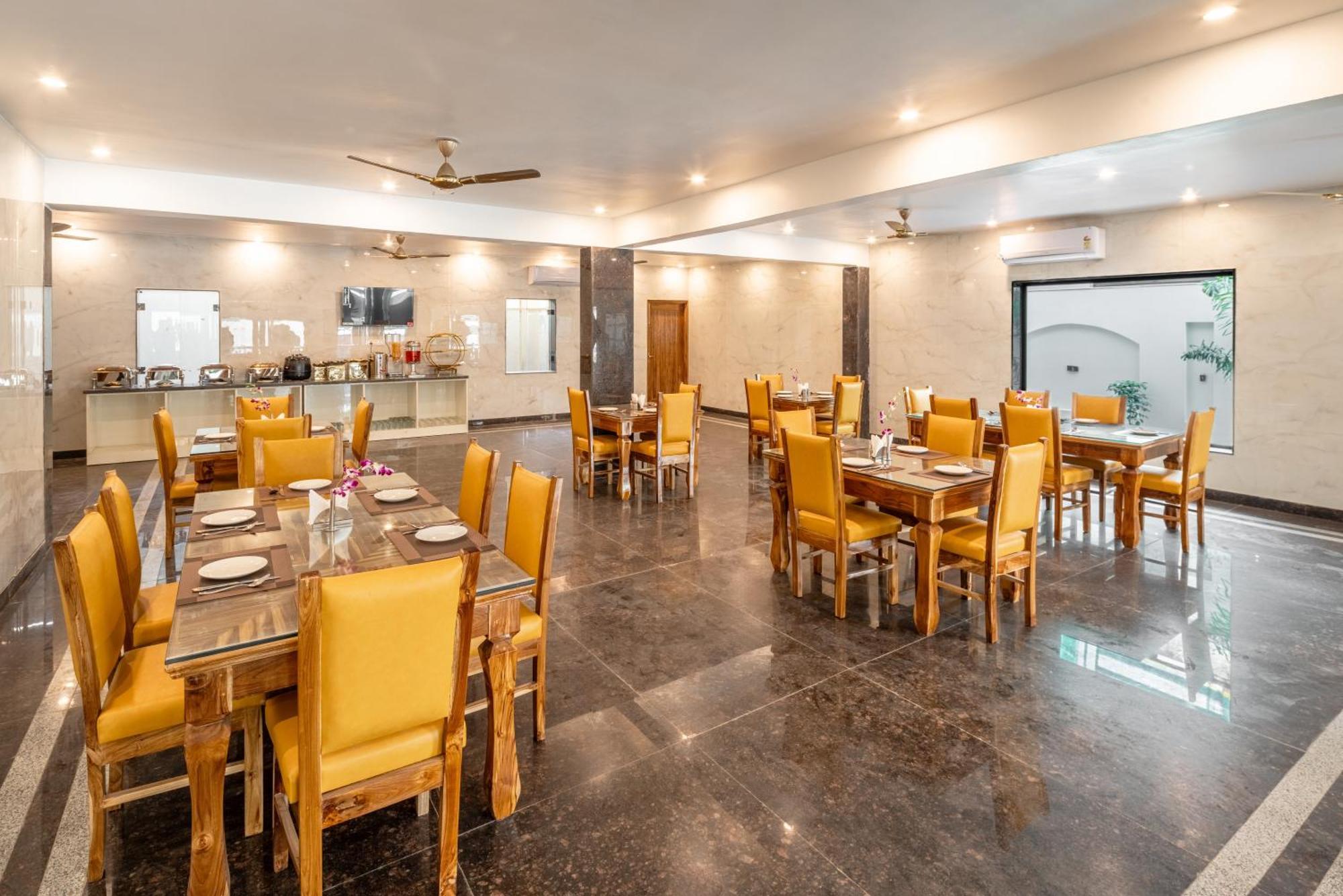Lime Tree Hotel & One Bhk Serviced Apartment Noida - Sector 50 Metro Exterior photo