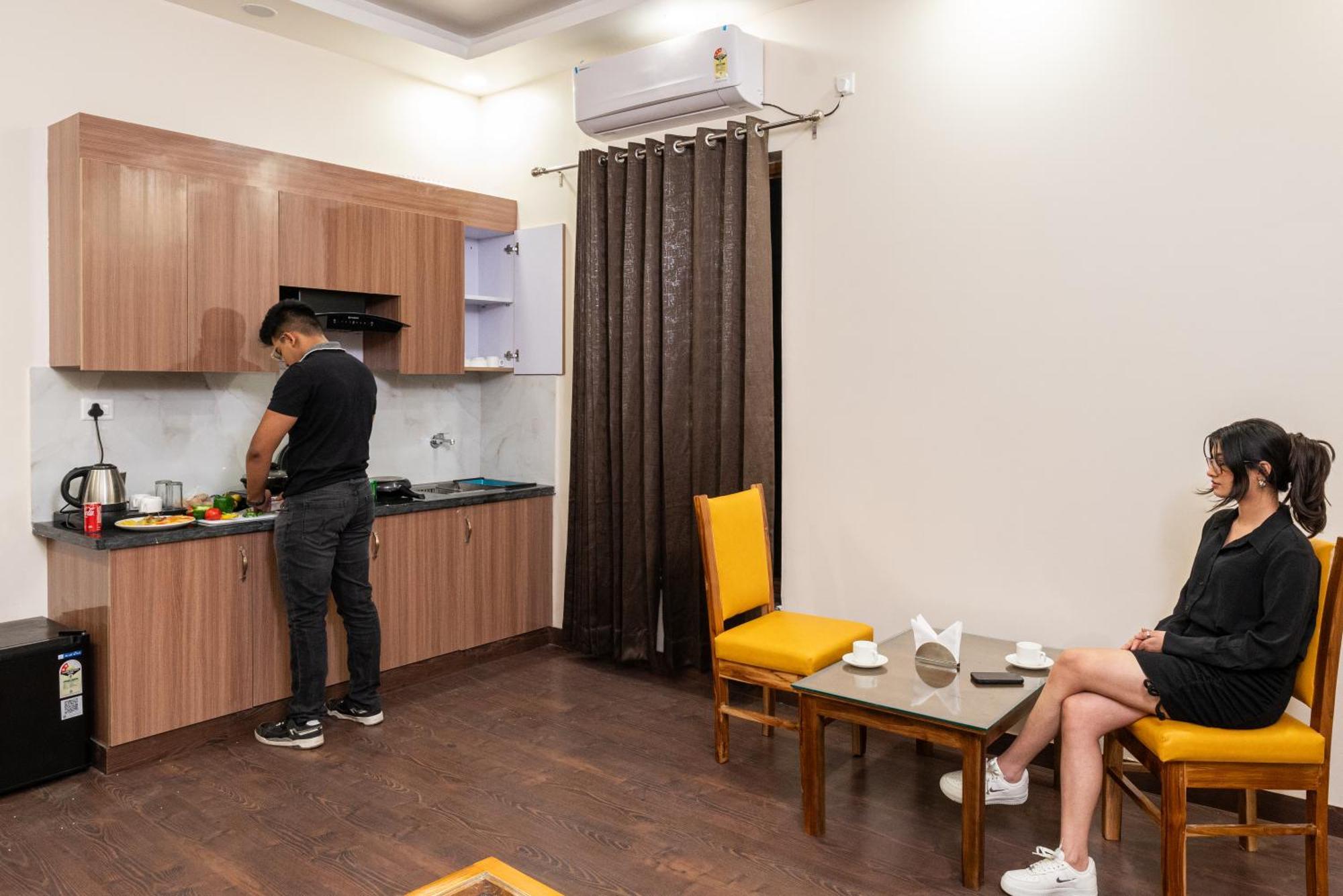 Lime Tree Hotel & One Bhk Serviced Apartment Noida - Sector 50 Metro Exterior photo